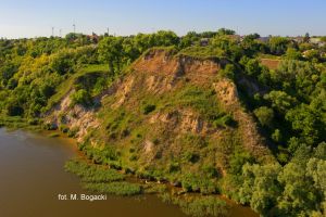 Skarpa wiślana i rzeka Wisła widziana z lotu ptaka
