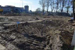 Plac budowy z rozkopami, przygotowany pod budowę PSZOKA