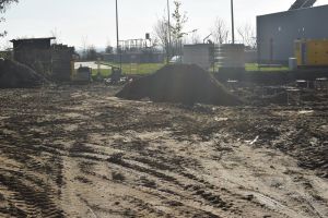Plac budowy z rozkopami, przygotowywany pod budowę PSZOKA