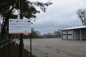 Tablica informacyjna oraz część zabudowań wschodzących w skład PSZOK