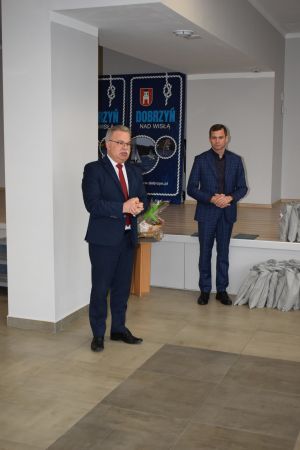 Spotkanie władz gminy z sołtysami podczas którego wręczono im dyplomy z podziękowaniami