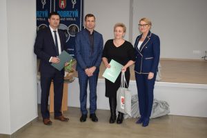 Spotkanie władz gminy z sołtysami podczas którego wręczono im dyplomy z podziękowaniami