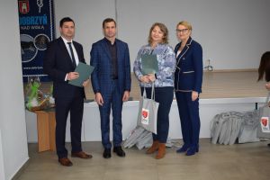 Spotkanie władz gminy z sołtysami podczas którego wręczono im dyplomy z podziękowaniami