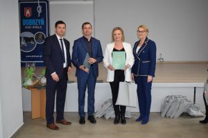 Spotkanie władz gminy z sołtysami podczas którego wręczono im dyplomy z podziękowaniami