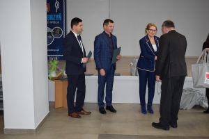 Spotkanie władz gminy z sołtysami podczas którego wręczono im dyplomy z podziękowaniami