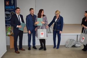 Spotkanie władz gminy z sołtysami podczas którego wręczono im dyplomy z podziękowaniami