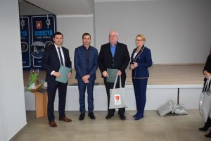 Spotkanie władz gminy z sołtysami podczas którego wręczono im dyplomy z podziękowaniami