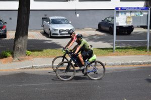Zawodnicy podczas rowerowego ultramaratonu Wisłą 1200