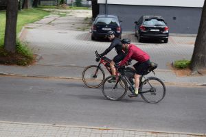 Zawodnicy podczas rowerowego ultramaratonu Wisłą 1200