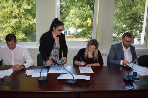 Podpisanie umów z pierwszymi najemcami