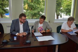Podpisanie umów z pierwszymi najemcami