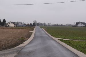 Kilka fragmentów zmodrenizowanych dróg na terenie gminy Dobrzyn nad Wisłą