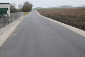 Kilka fragmentów zmodrenizowanych dróg na terenie gminy Dobrzyn nad Wisłą