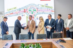 Podpisanie umowy na wykonanie ronda w miejscowości Dyblin