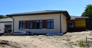 Prace budowlane przy nowo powstającym budynku przedszkola