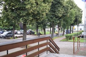 Rowerzyści przejeżdzający przez miasto Dobrzyń nad Wisłą