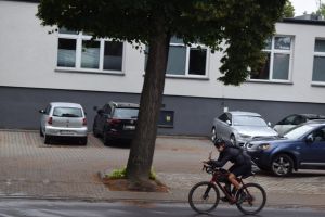 Rowerzyści przejeżdzający przez miasto Dobrzyń nad Wisłą