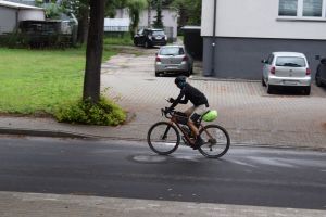 Rowerzyści przejeżdzający przez miasto Dobrzyń nad Wisłą
