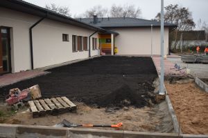 Prace inwestycyjne związane z zagospodarowaniem terenu wokół budynku przedszkola