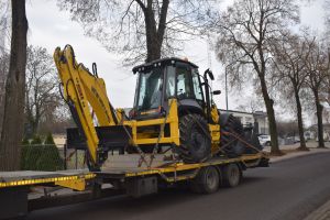 Odśnieżarka na samochodzie dostawczym