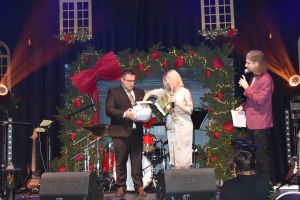 Koncert Świąteczno- Noworoczny w Dobrzyniu nad Wisłą, połączony z wręczeniem nagrody za zasługi na rzecz lokalnej...