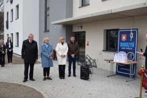 Uroczyste przekazanie wielomieszkaniowego budynku do użytku