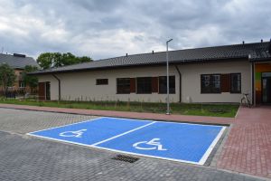 Pomieszczenia żłobka, zagospodarowanie przestrzeni wokół budynku żłobka