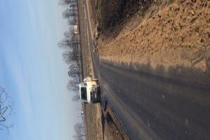 Droga z położonym nowym asfaltem