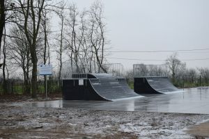 Ujęcie skateparku z oddali