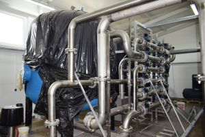 Urządzenia do uzdatniania wody wewnątrz nowego budynku SUW