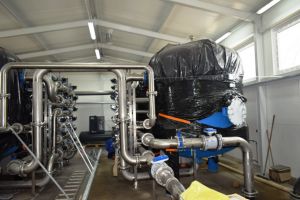 Urządzenia do uzdatniania wody wewnątrz nowego budynku SUW