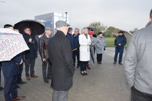 Goście podczas wiedzania infrastruktury oczyszczalni ścieków