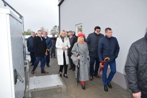 Goście podczas wiedzania infrastruktury oczyszczalni ścieków
