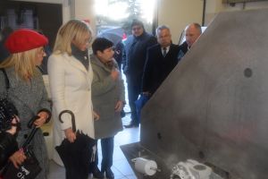 Goście podczas wiedzania infrastruktury oczyszczalni ścieków