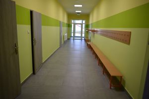 Korytarz przedszkolny w kolorze zielonym
