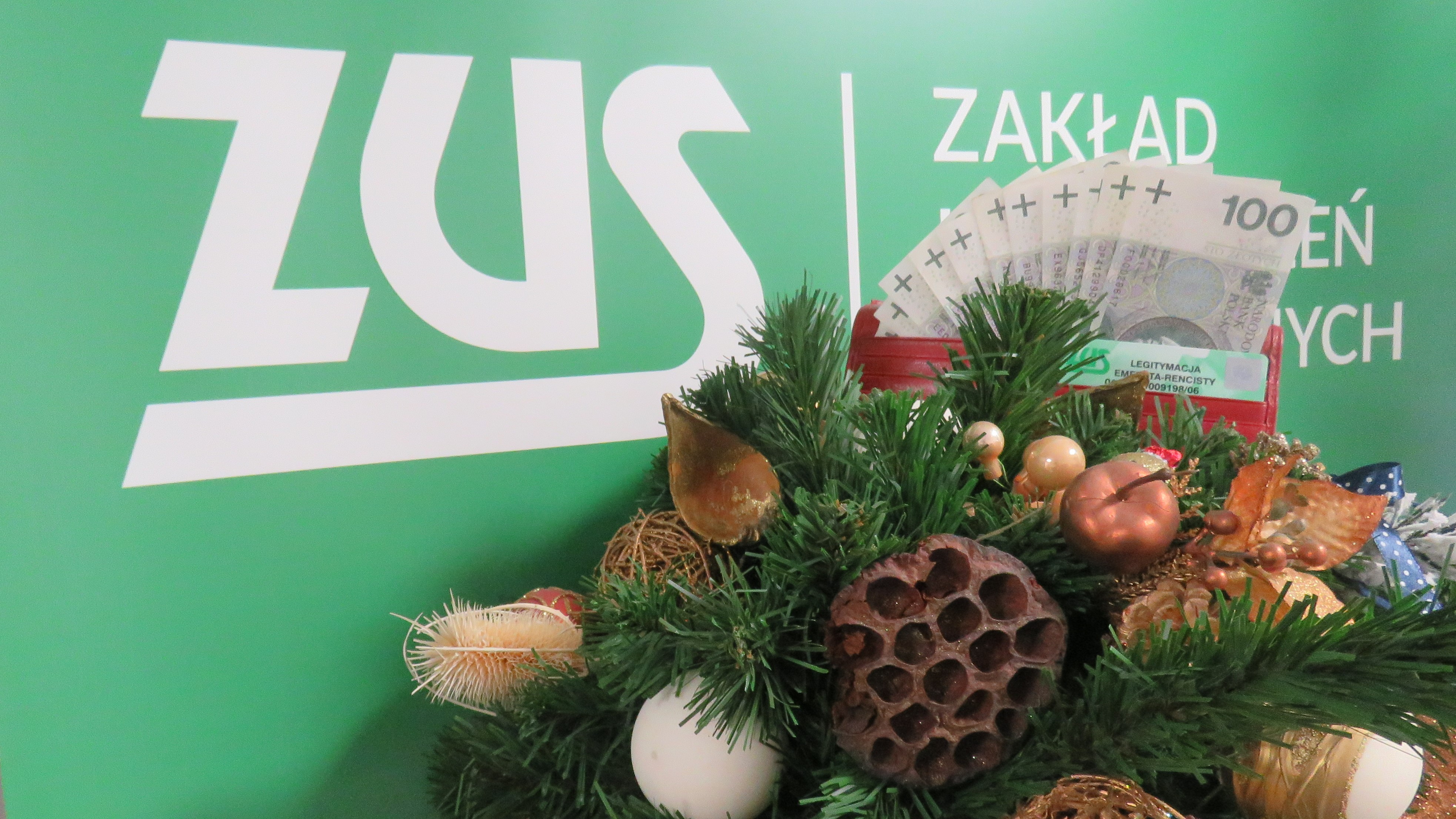 Emerytury i renty ZUS wypłaci jeszcze przed świętami