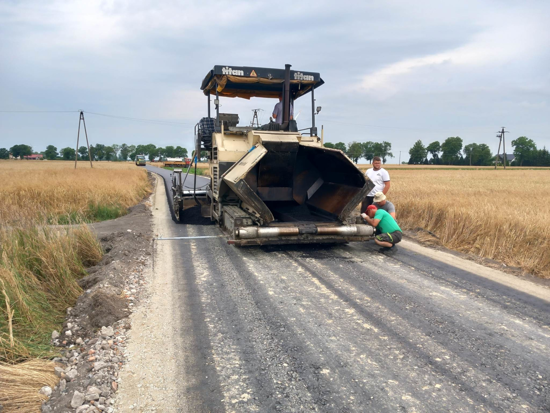 Powstaje kolejny odcinek drogi w miejscowości Lenie Wielkie